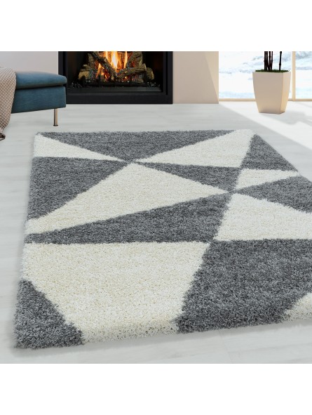 Woonkamer tapijt ontwerp hoogpolig tapijt patroon abstract driehoeken grijs